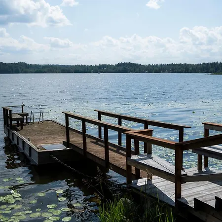 Nurmenhelmi Jaerven Rannalla