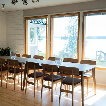 Nurmenhelmi Jaerven Rannalla * Lempäälä