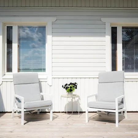 Nurmenhelmi Järven Rannalla * Lempäälä