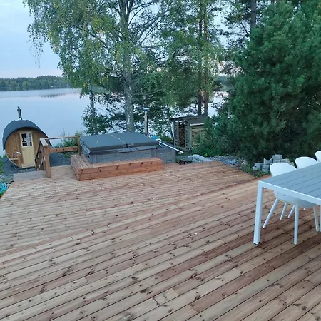 Nurmenhelmi Jaerven Rannalla * Lempäälä