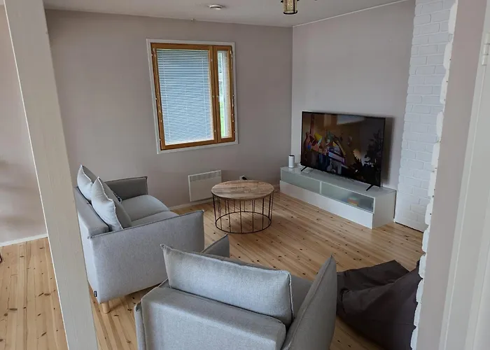 Nurmenhelmi Jaerven Rannalla * Lempäälä