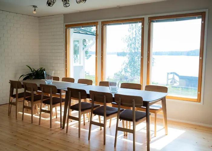 Nurmenhelmi Jaerven Rannalla * Lempäälä