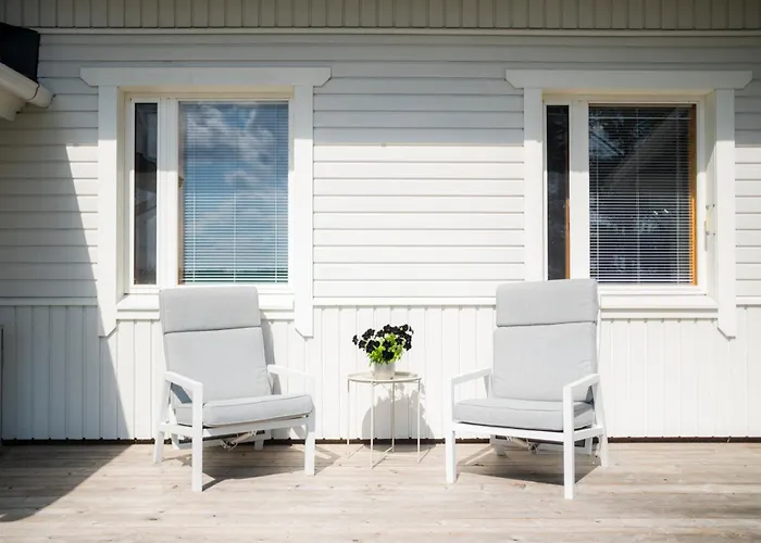 Nurmenhelmi Jaerven Rannalla * Lempäälä